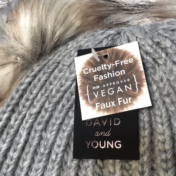 Gray hat Pom Pom faux fur - Picture 7 of 10